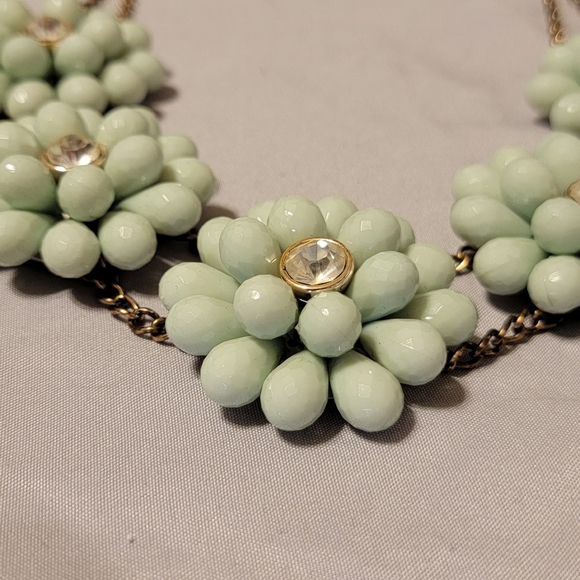 Floral design necklace green - Picture 7 of 9